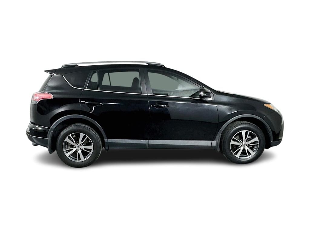 Thumbnail: 2017 Toyota RAV4 - 25