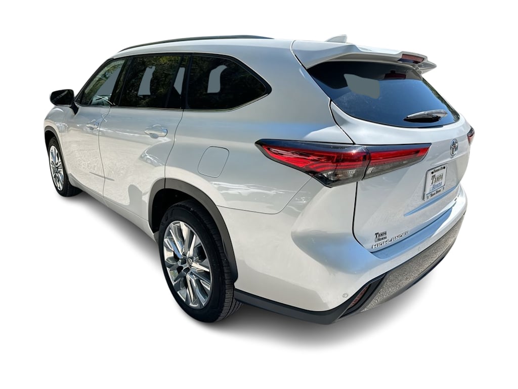 Thumbnail: 2023 Toyota Highlander - 4