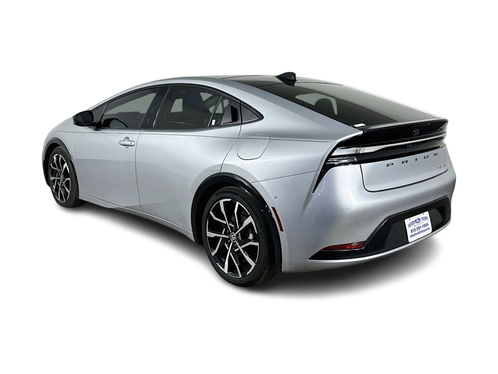 Thumbnail: 2025 Toyota Prius v - 4