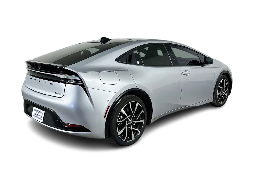 Thumbnail: 2025 Toyota Prius v - 24
