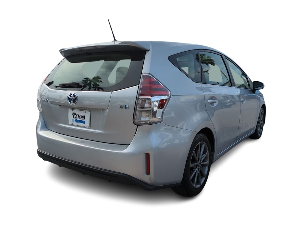 2015 Toyota Prius v Five 17