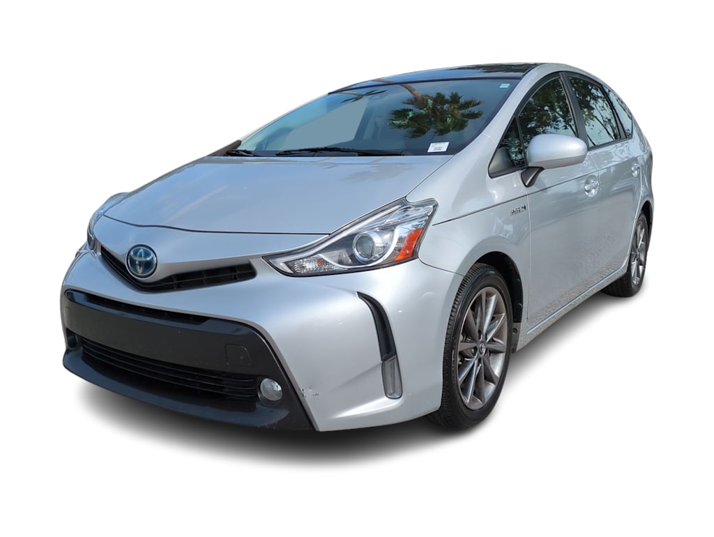2015 Toyota Prius v Five 16