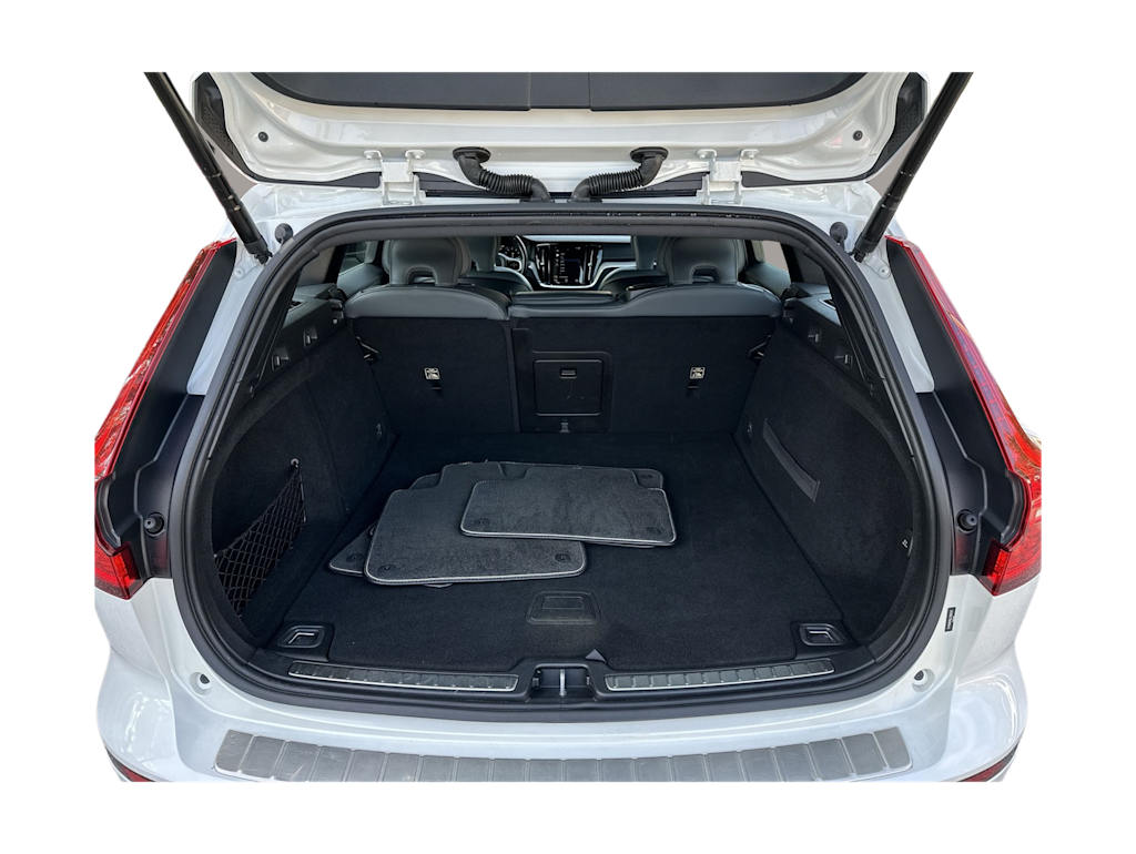 Thumbnail: 2020 Volvo V60 - 17