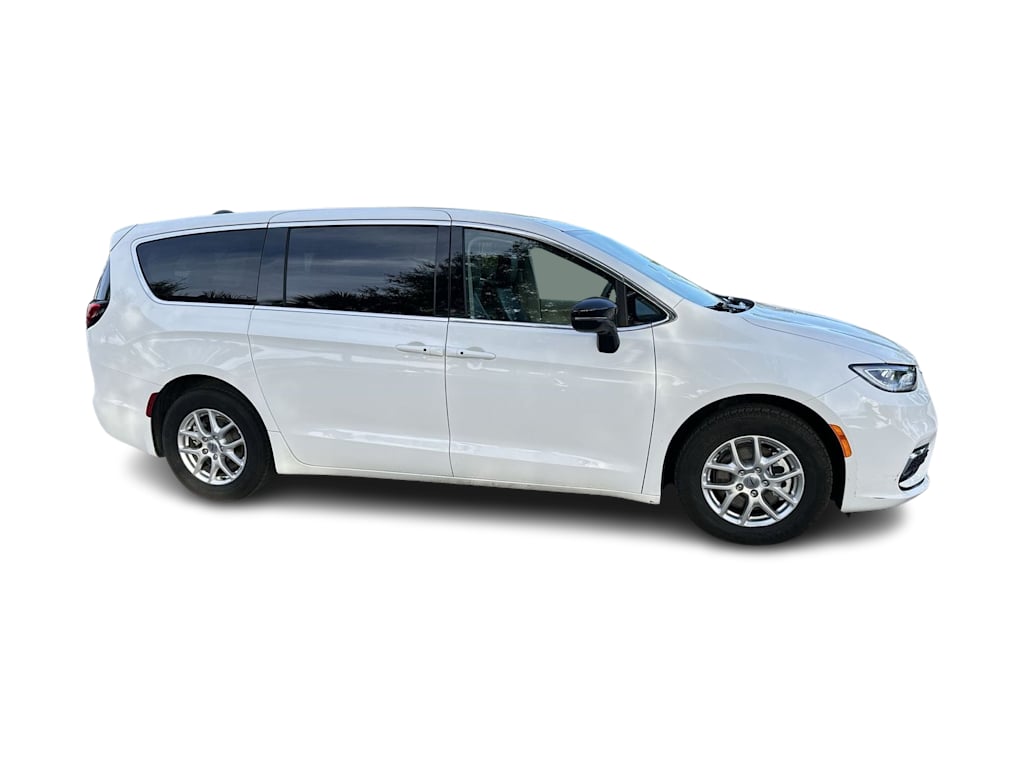 Thumbnail: 2024 Chrysler Pacifica - 16