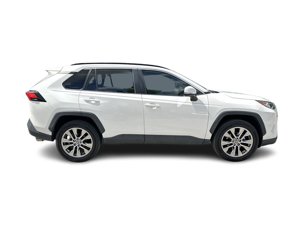Thumbnail: 2020 Toyota RAV4 - 17