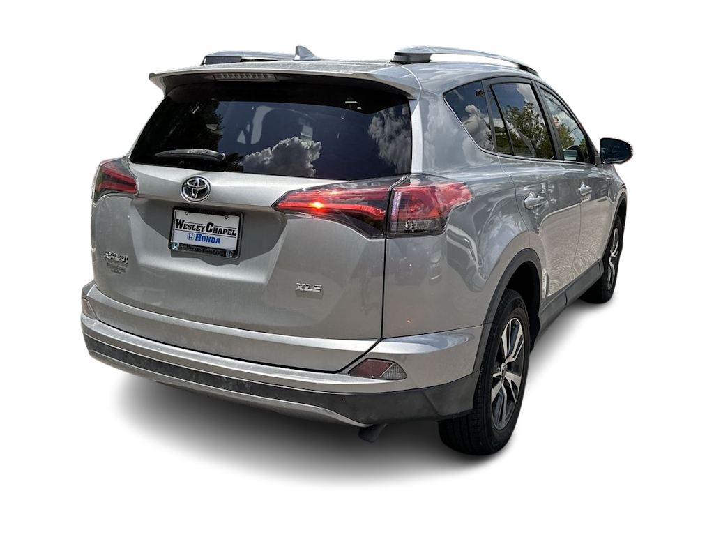 Thumbnail: 2018 Toyota RAV4 - 15