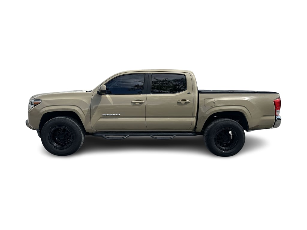 Thumbnail: 2016 Toyota Tacoma - 3