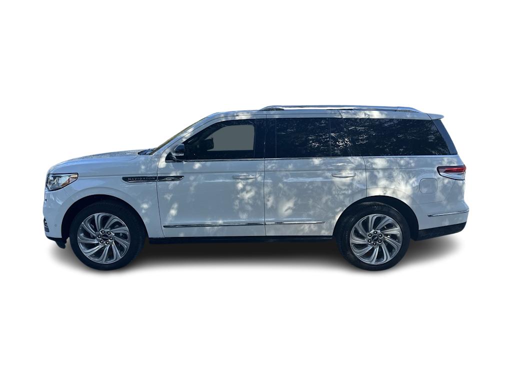 Thumbnail: 2024 Lincoln Navigator - 3