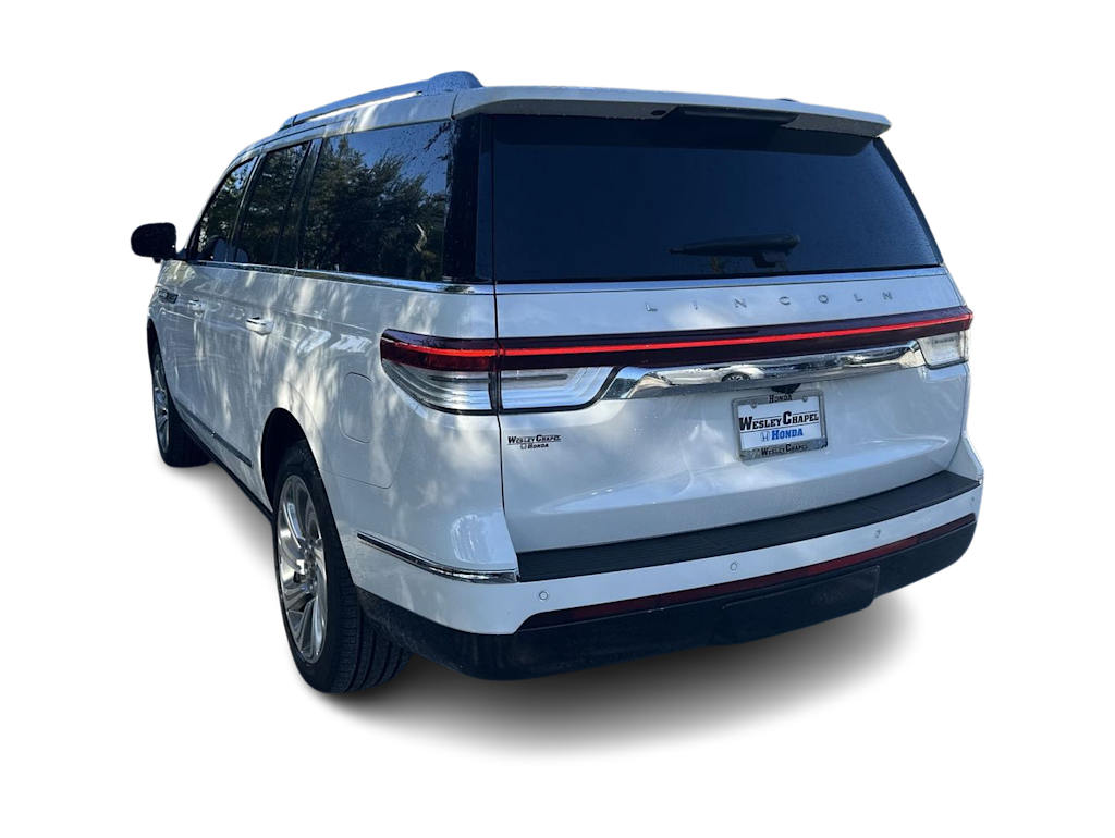 Thumbnail: 2024 Lincoln Navigator - 4