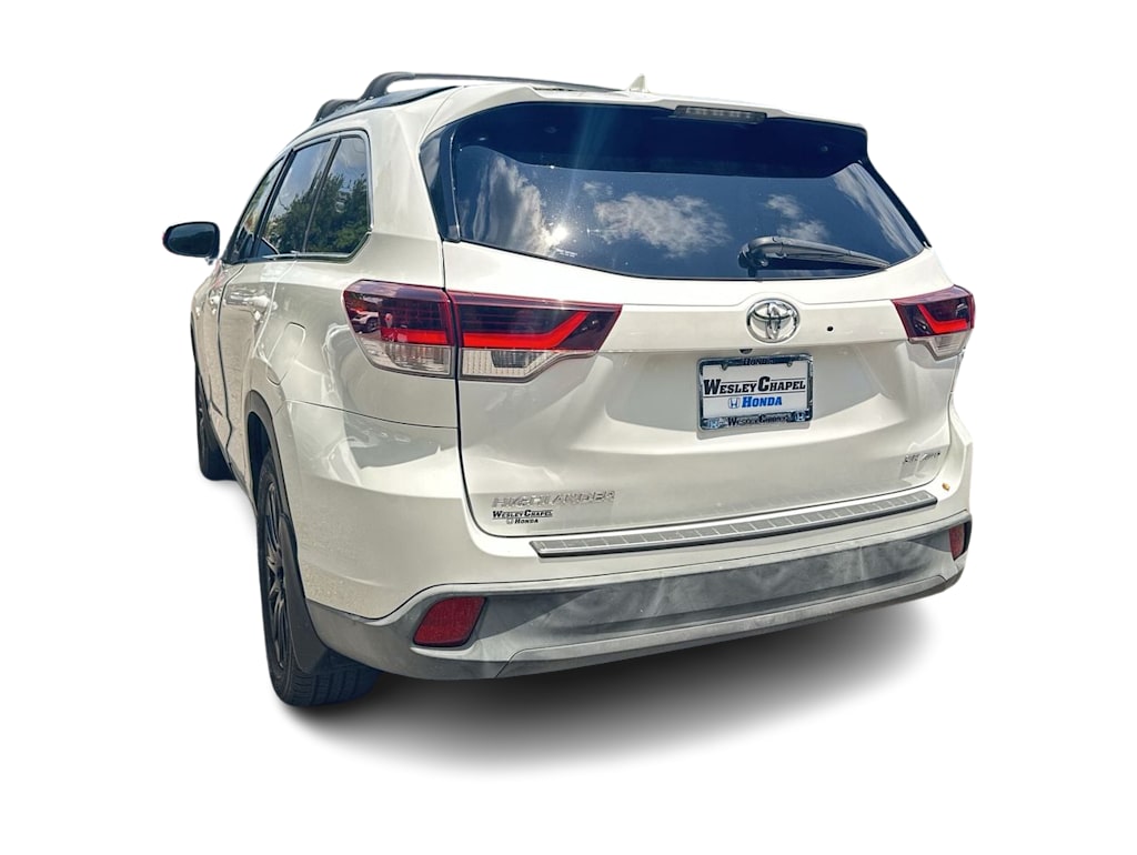 Thumbnail: 2019 Toyota Highlander - 16