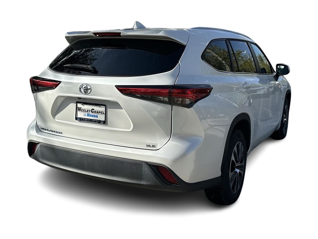 Thumbnail: 2023 Toyota Highlander - 16