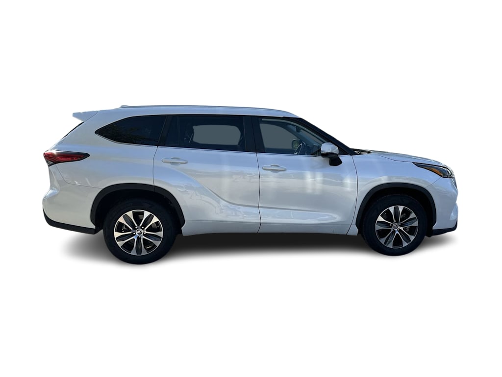 Thumbnail: 2023 Toyota Highlander - 17