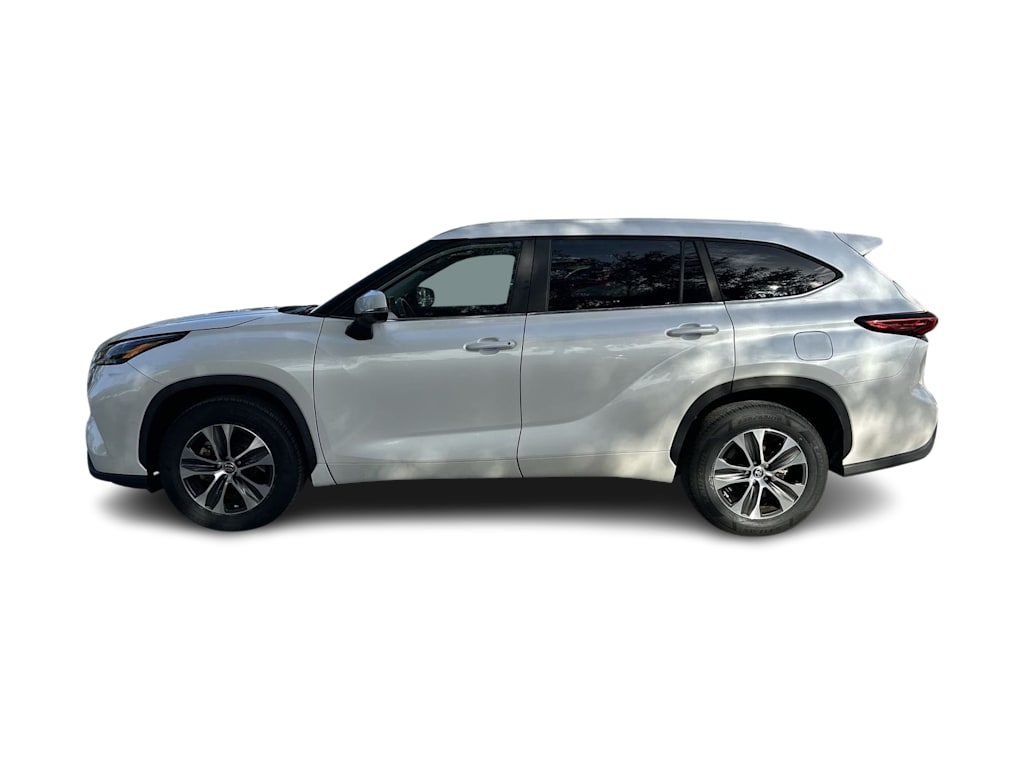 Thumbnail: 2023 Toyota Highlander - 3