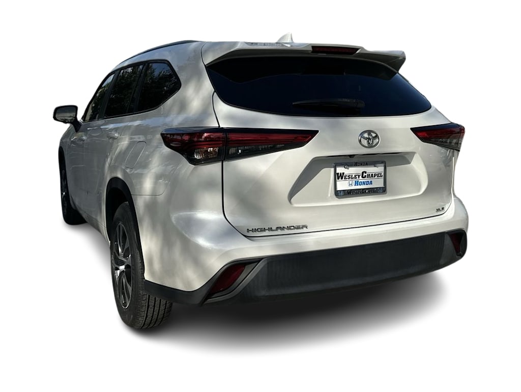 Thumbnail: 2023 Toyota Highlander - 4