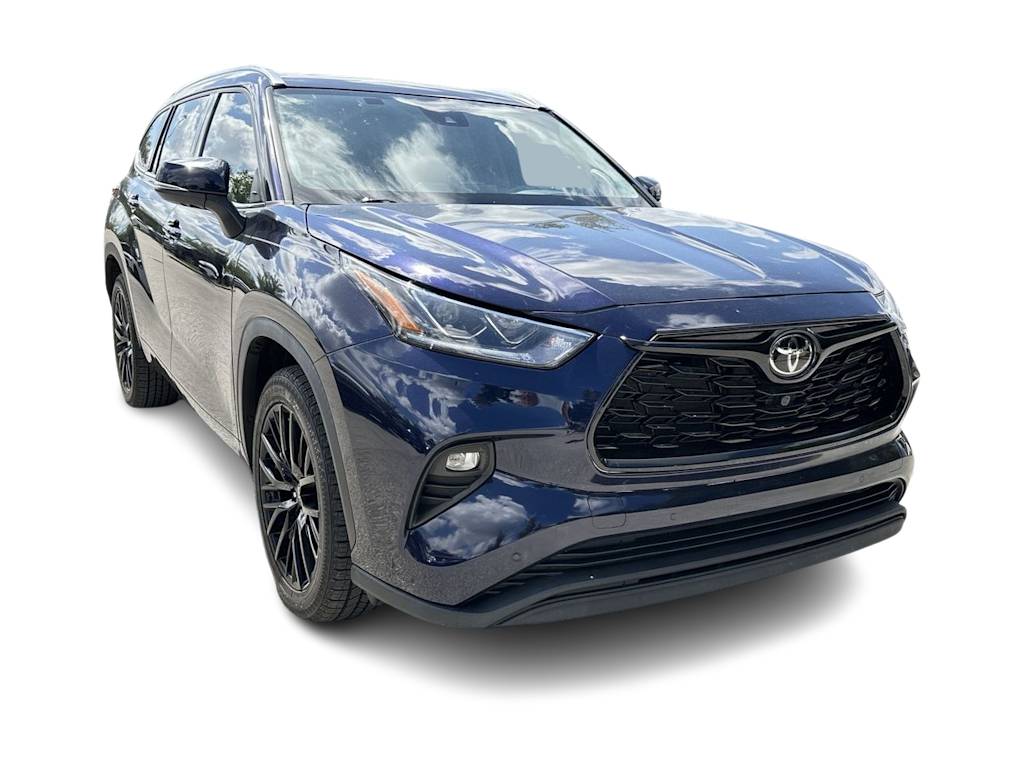 Thumbnail: 2022 Toyota Highlander - 17