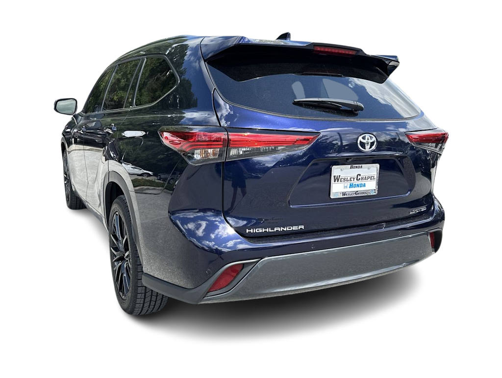 Thumbnail: 2022 Toyota Highlander - 4