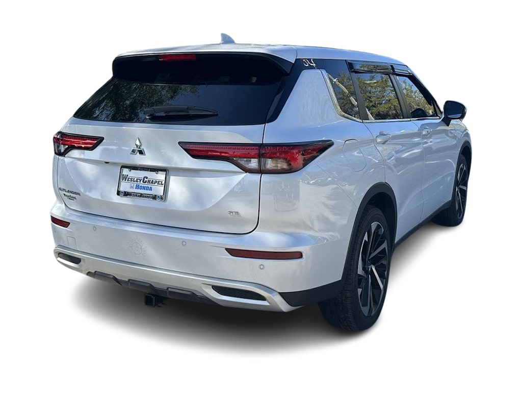 Thumbnail: 2024 Mitsubishi Outlander - 16