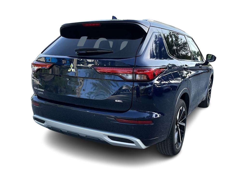Thumbnail: 2024 Mitsubishi Outlander - 16