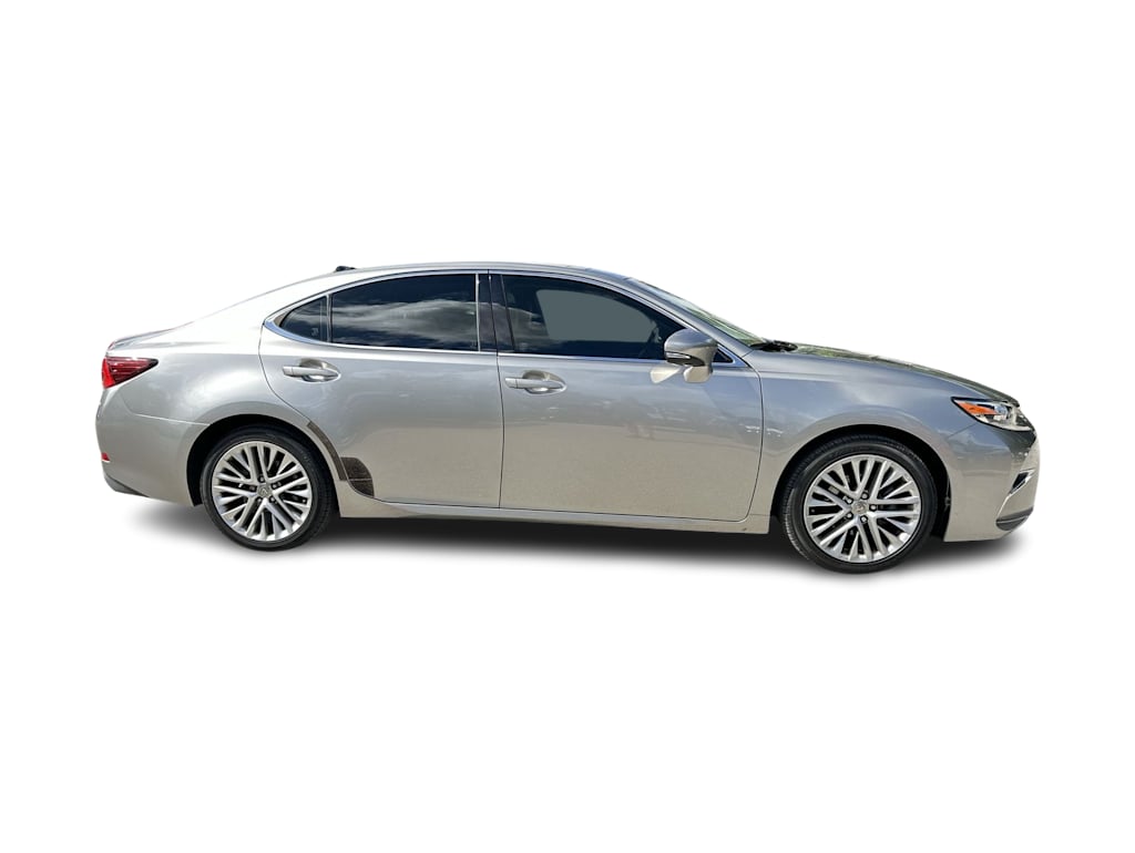 Thumbnail: 2016 Lexus ES - 16