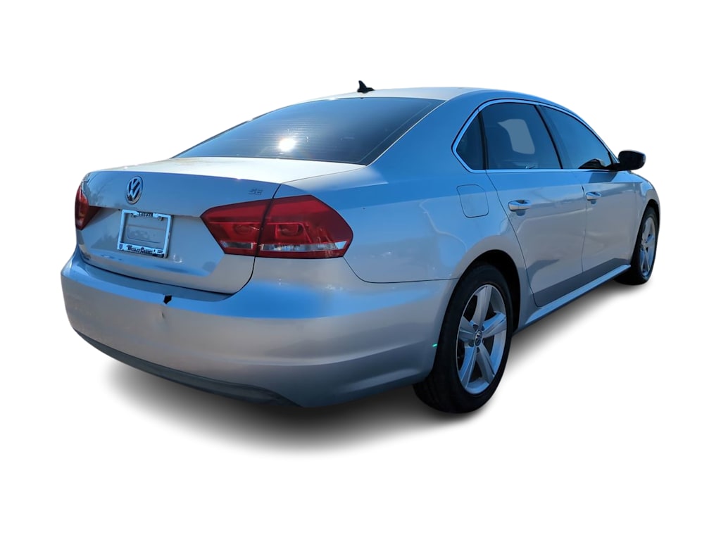 Thumbnail: 2013 Volkswagen Passat - 17