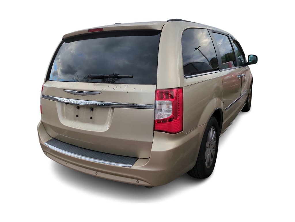 Thumbnail: 2011 Chrysler Town & Country - 7