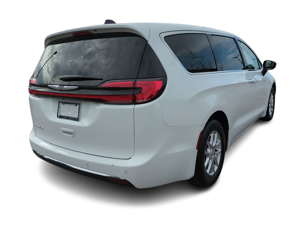 Thumbnail: 2025 Chrysler Pacifica - 17