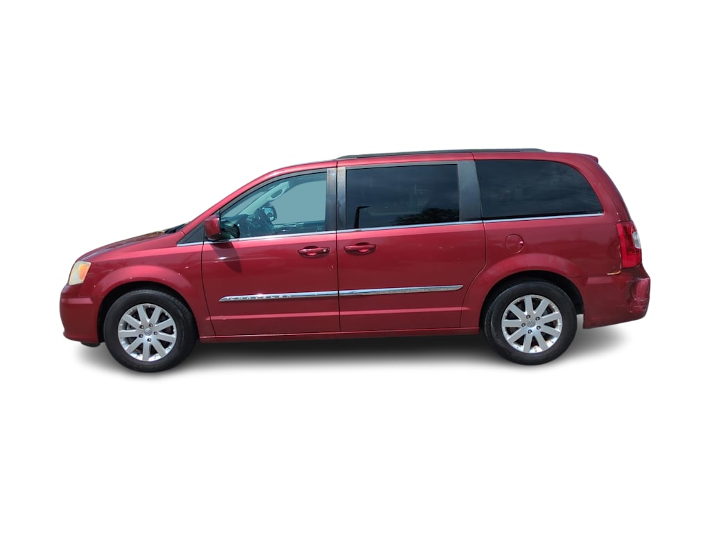 Thumbnail: 2014 Chrysler Town & Country - 3