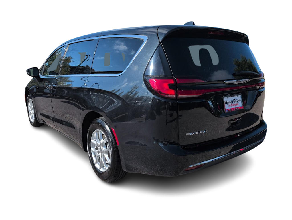 Thumbnail: 2023 Chrysler Pacifica - 4