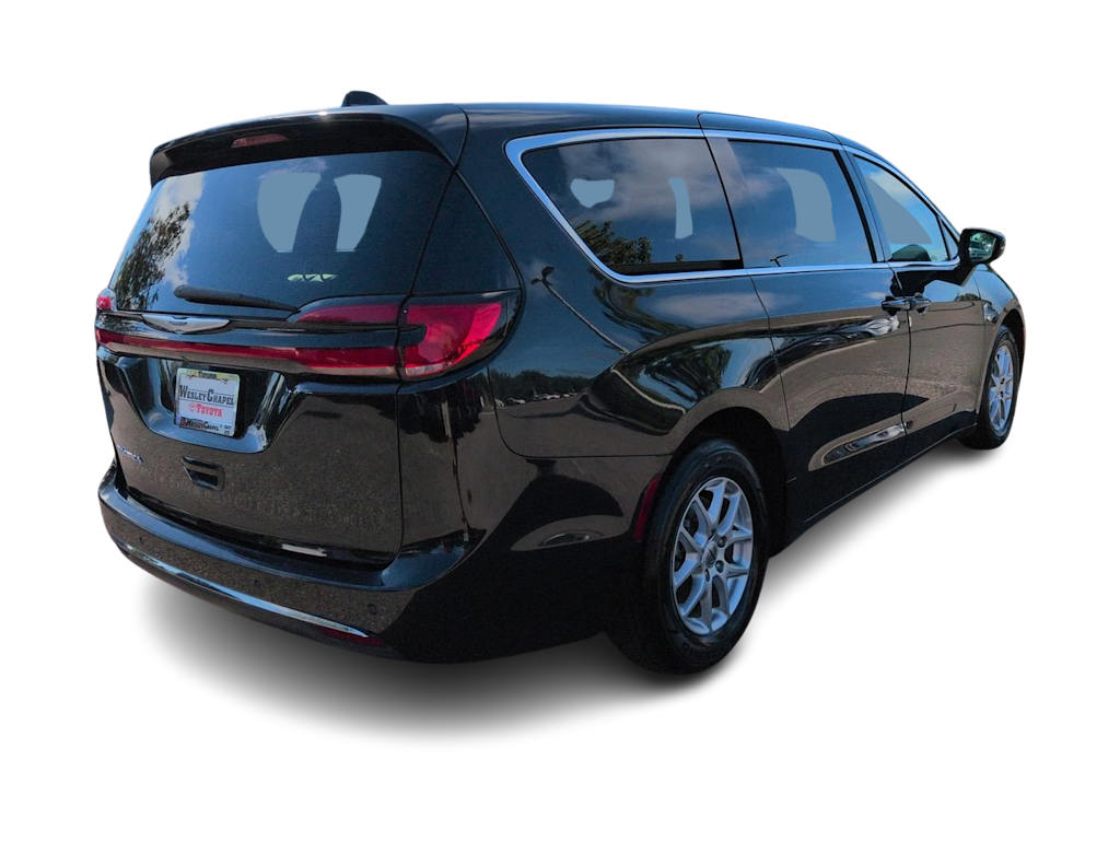 Thumbnail: 2023 Chrysler Pacifica - 18