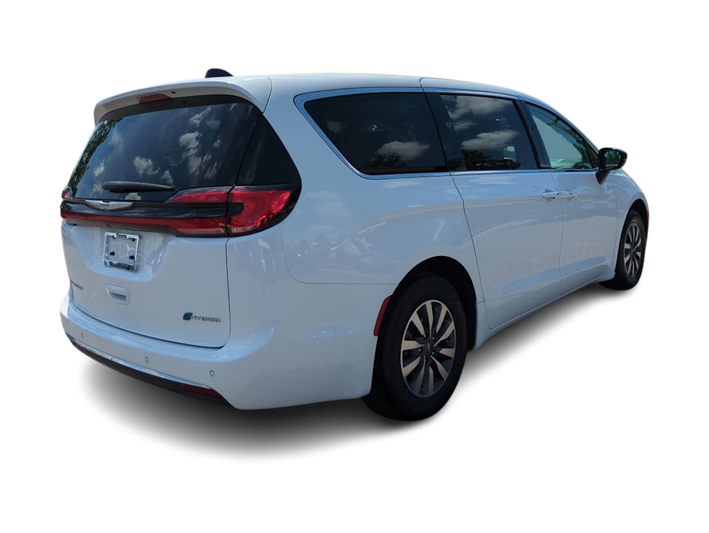 Thumbnail: 2024 Chrysler Pacifica - 16