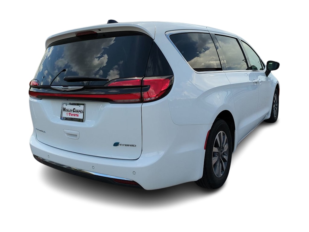 Thumbnail: 2024 Chrysler Pacifica - 17