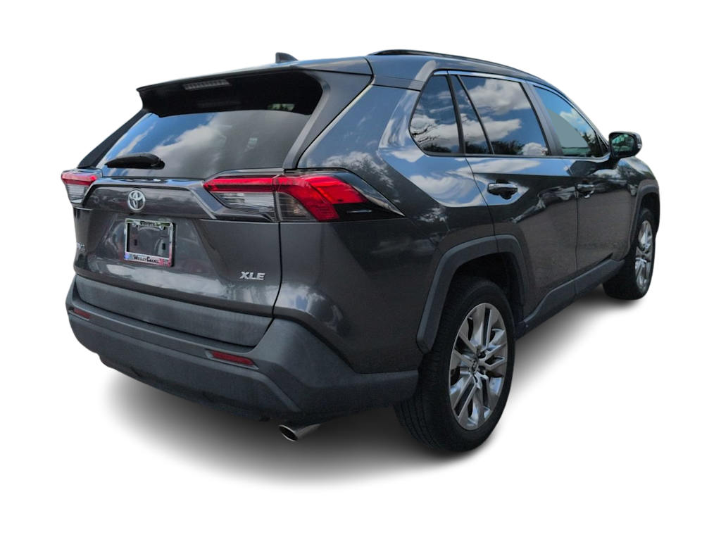 Thumbnail: 2019 Toyota RAV4 - 17