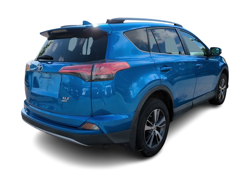 Thumbnail: 2018 Toyota RAV4 - 17