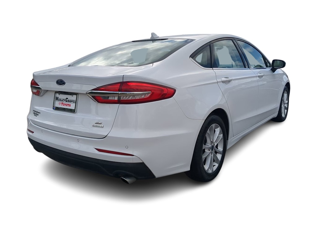 2019 Ford Fusion SE 16