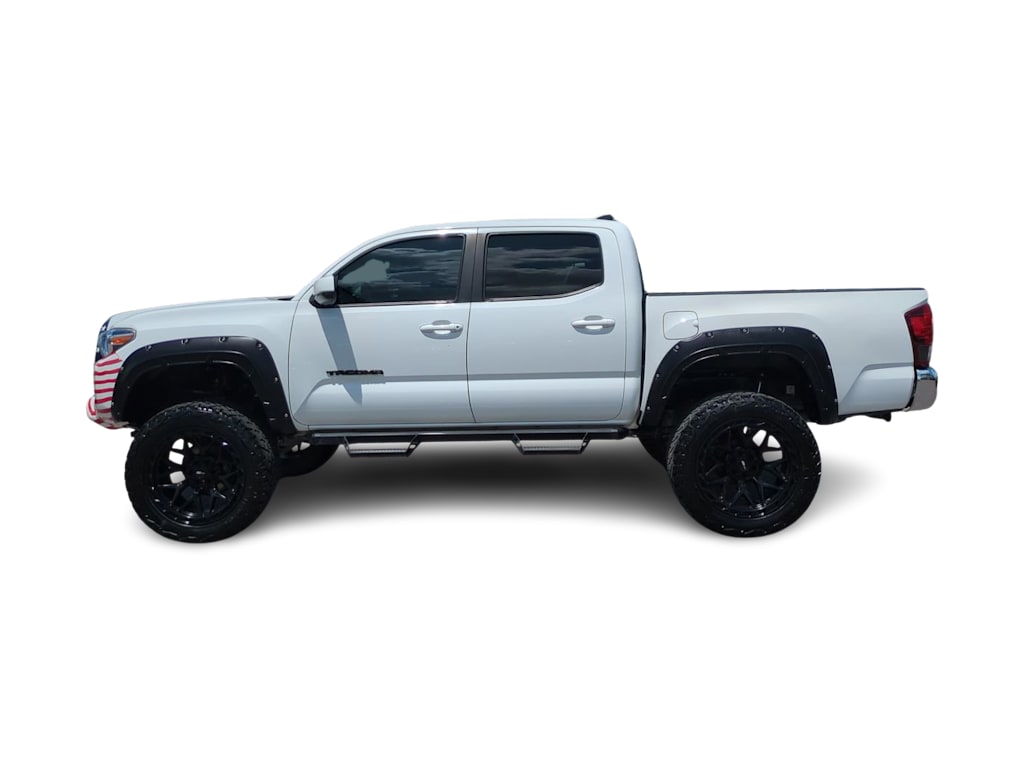 Thumbnail: 2022 Toyota Tacoma - 3