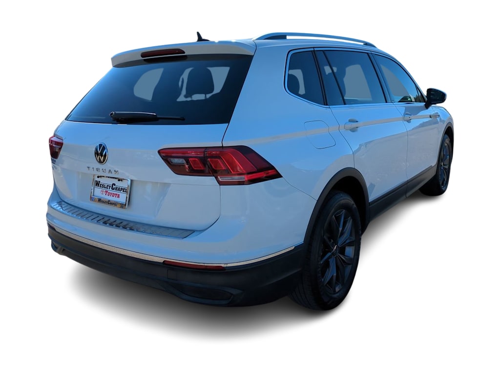 Thumbnail: 2022 Volkswagen Tiguan - 17