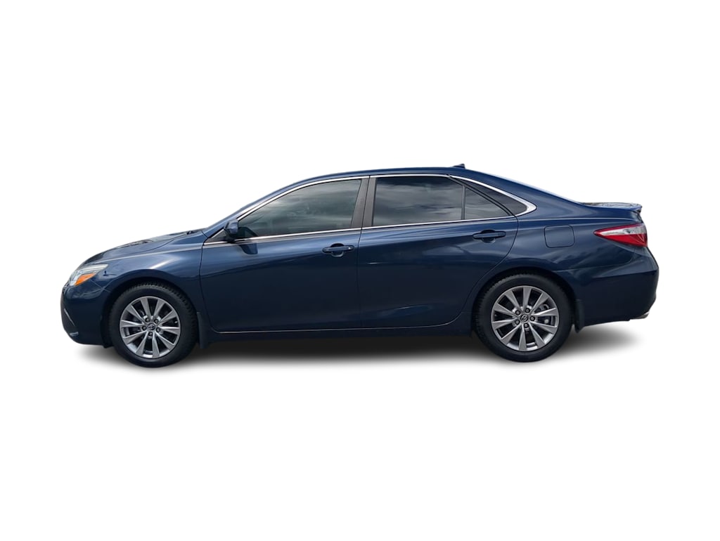 2017 Toyota Camry XLE 3