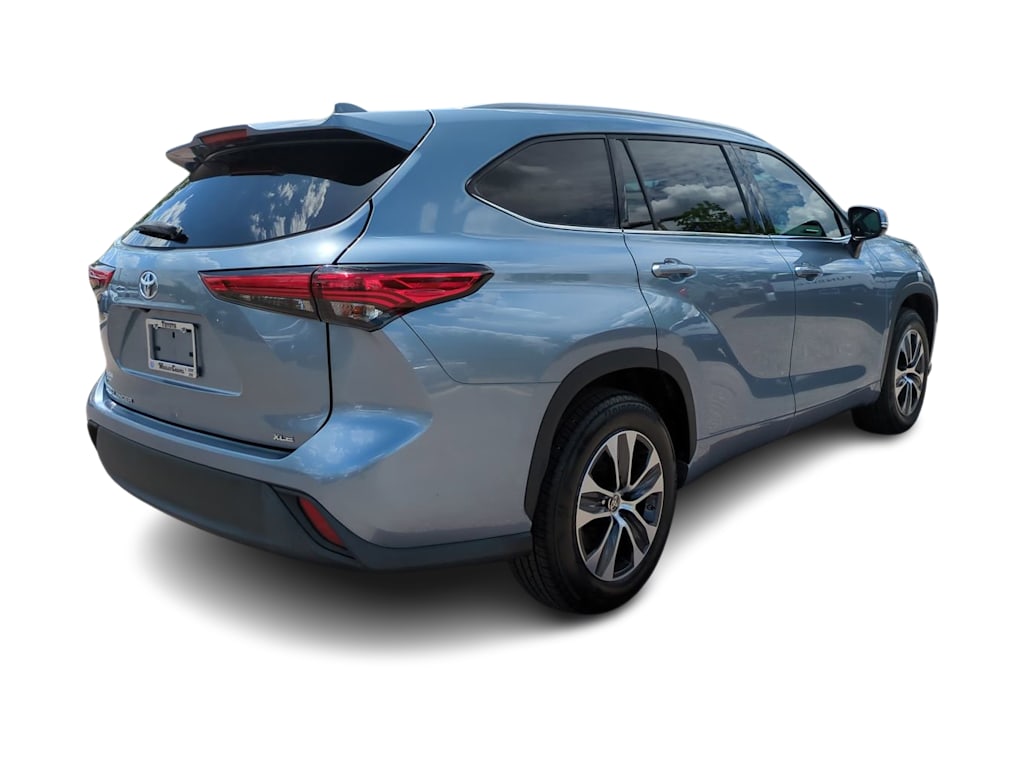 Thumbnail: 2022 Toyota Highlander - 17