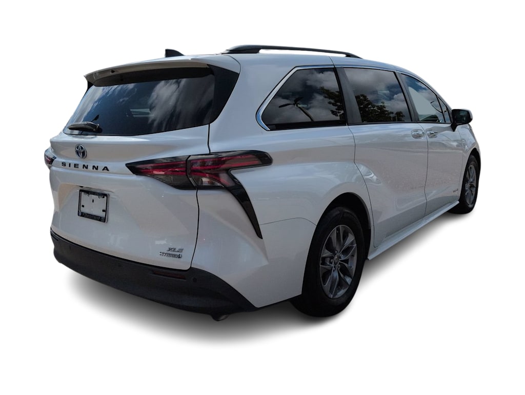 Thumbnail: 2021 Toyota Sienna - 17