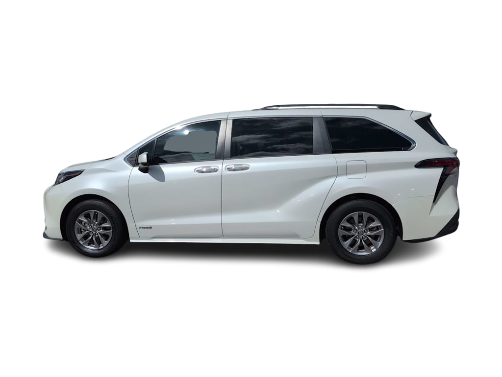 Thumbnail: 2021 Toyota Sienna - 16