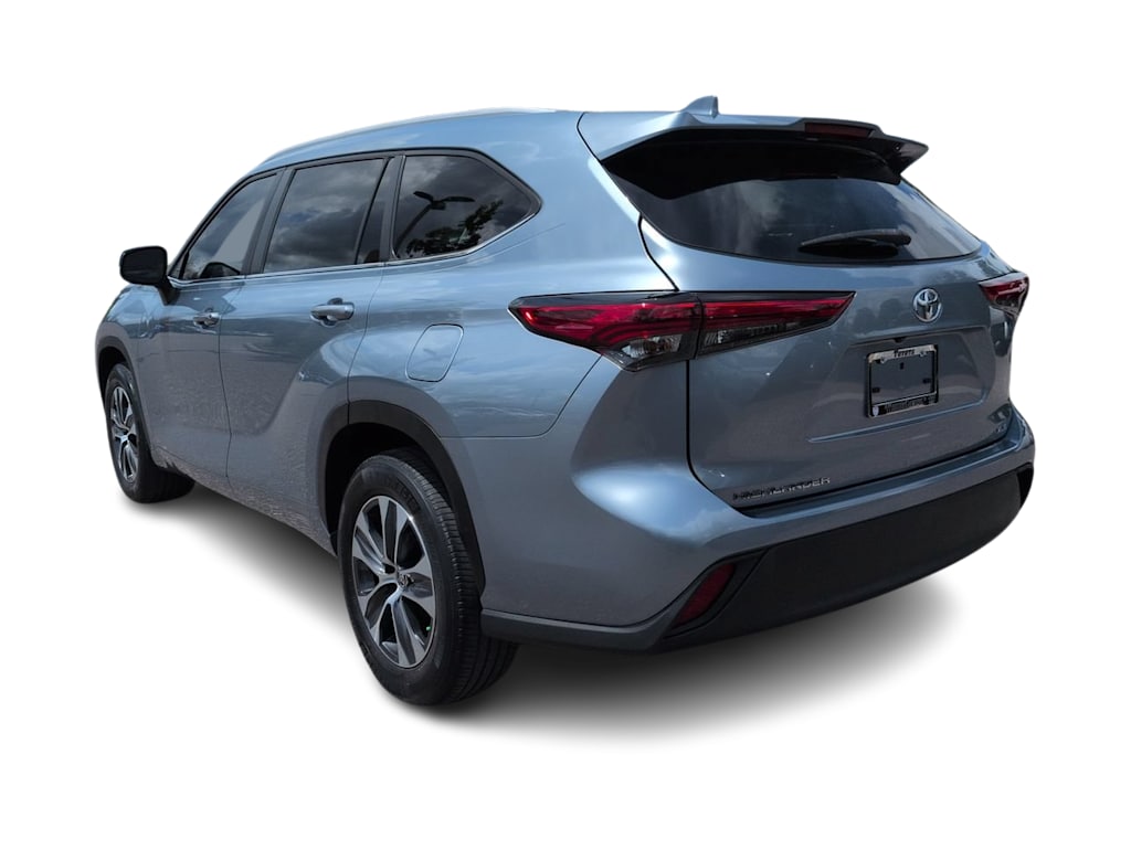 Thumbnail: 2023 Toyota Highlander - 4