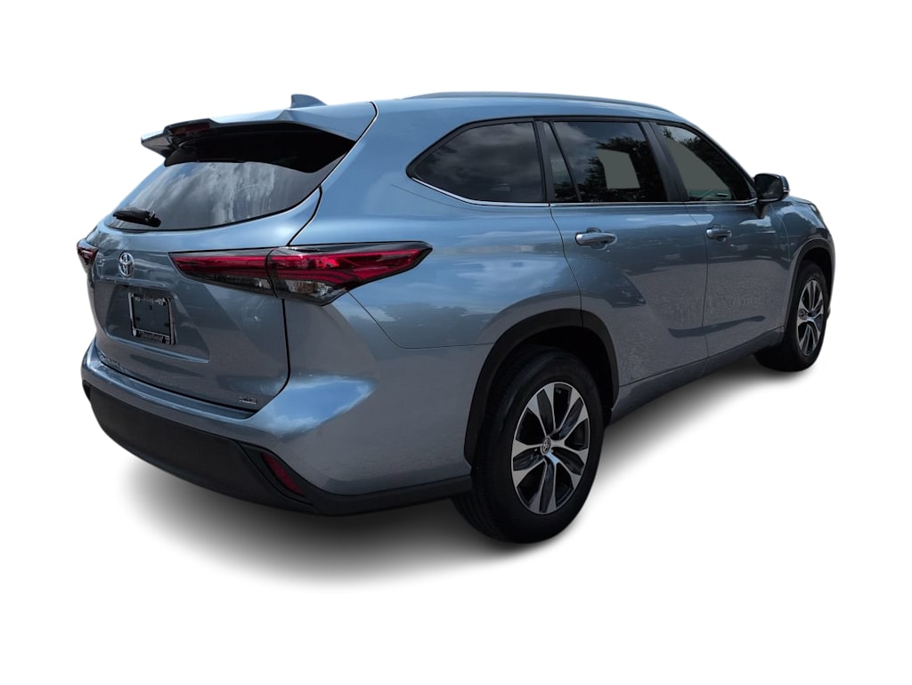 Thumbnail: 2023 Toyota Highlander - 17