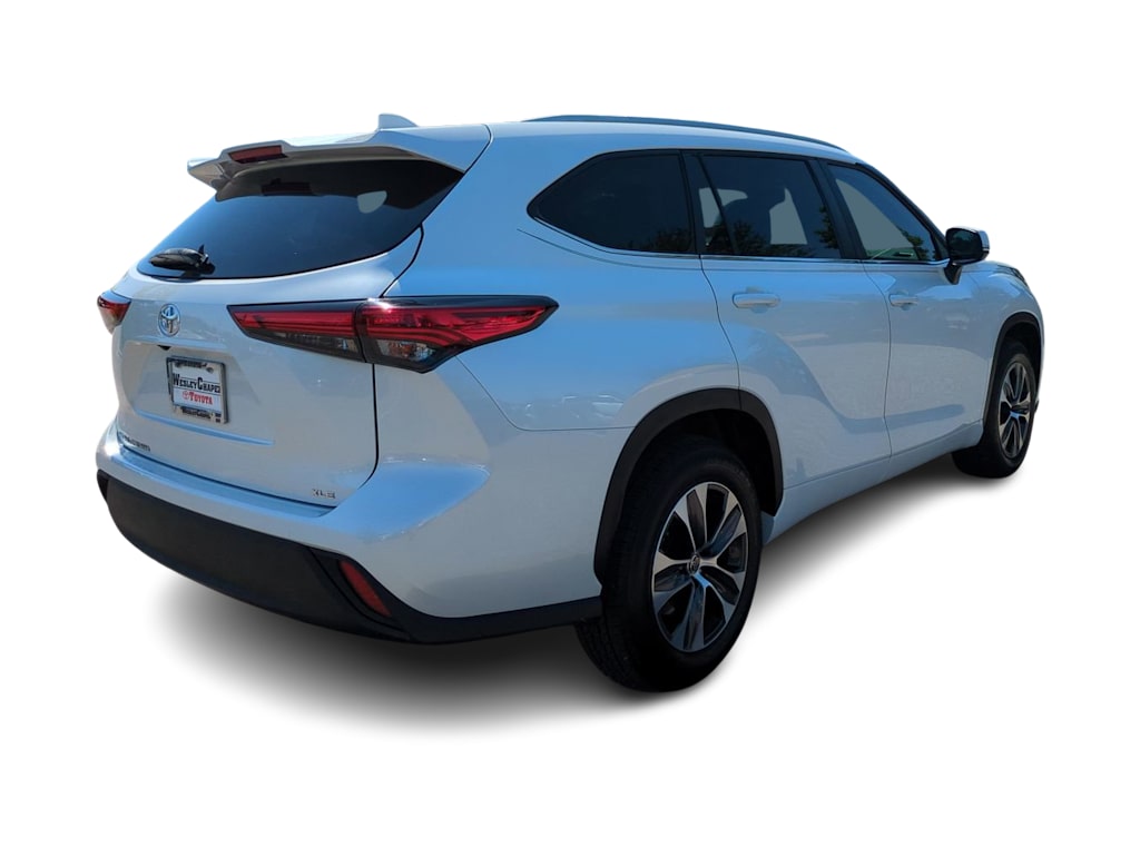 Thumbnail: 2023 Toyota Highlander - 16