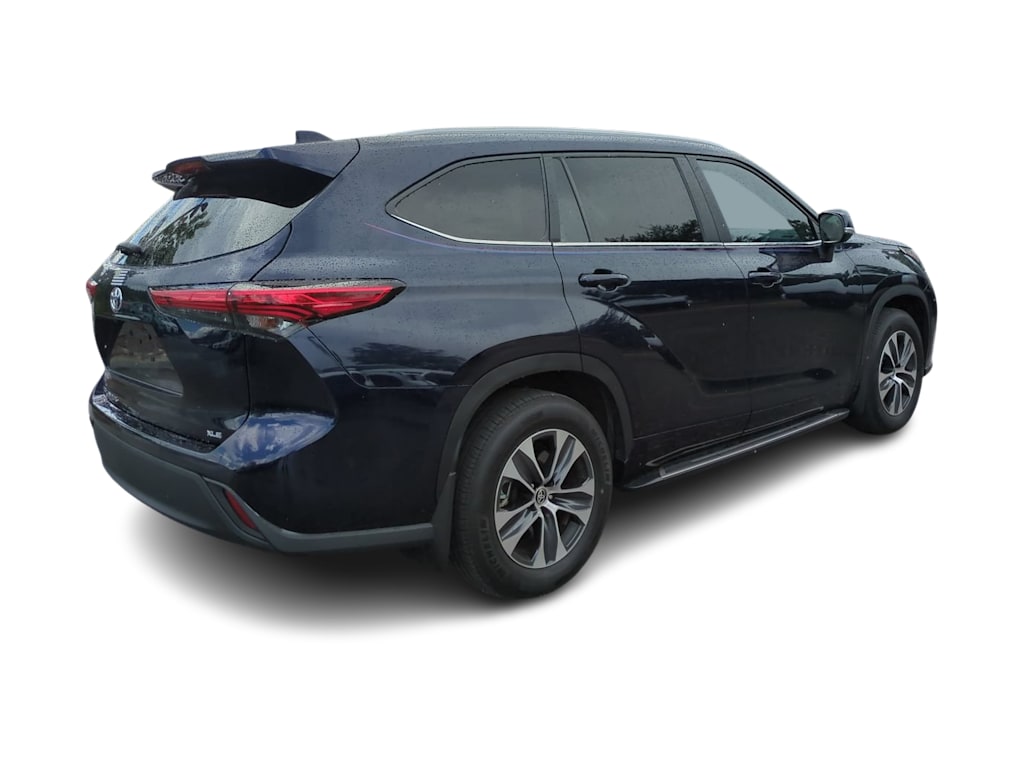 Thumbnail: 2023 Toyota Highlander - 16