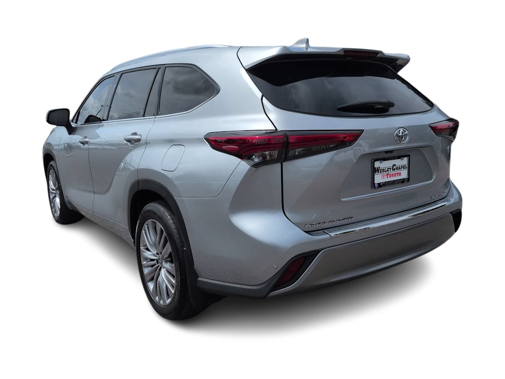 Thumbnail: 2023 Toyota Highlander - 4