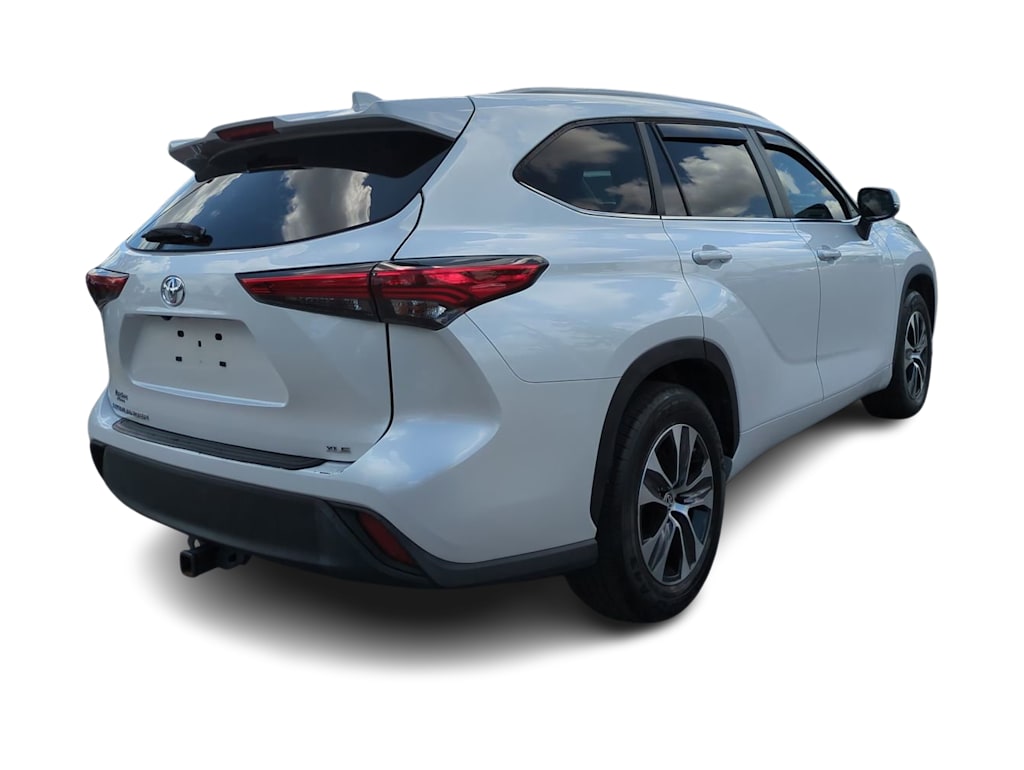 Thumbnail: 2023 Toyota Highlander - 17