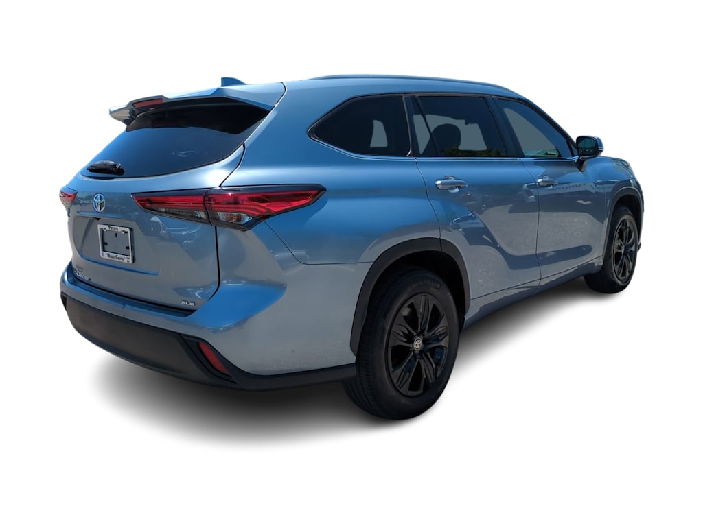Thumbnail: 2023 Toyota Highlander - 17