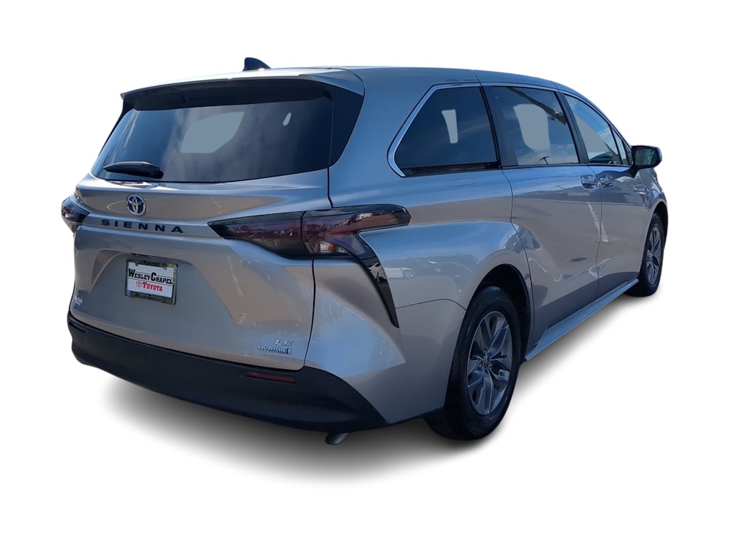 2023 Toyota Sienna LE 16