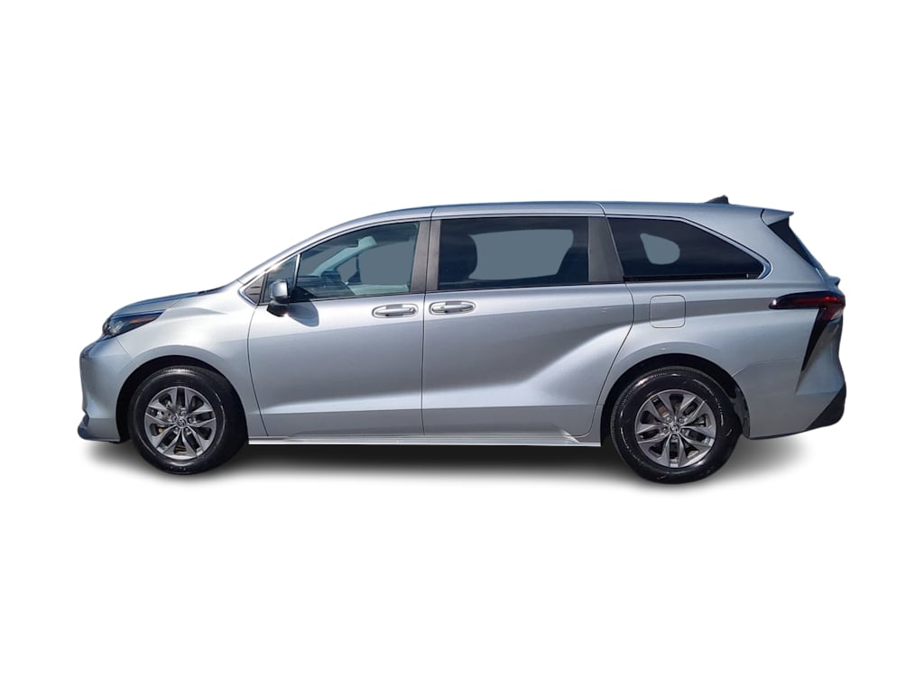 2023 Toyota Sienna LE 3