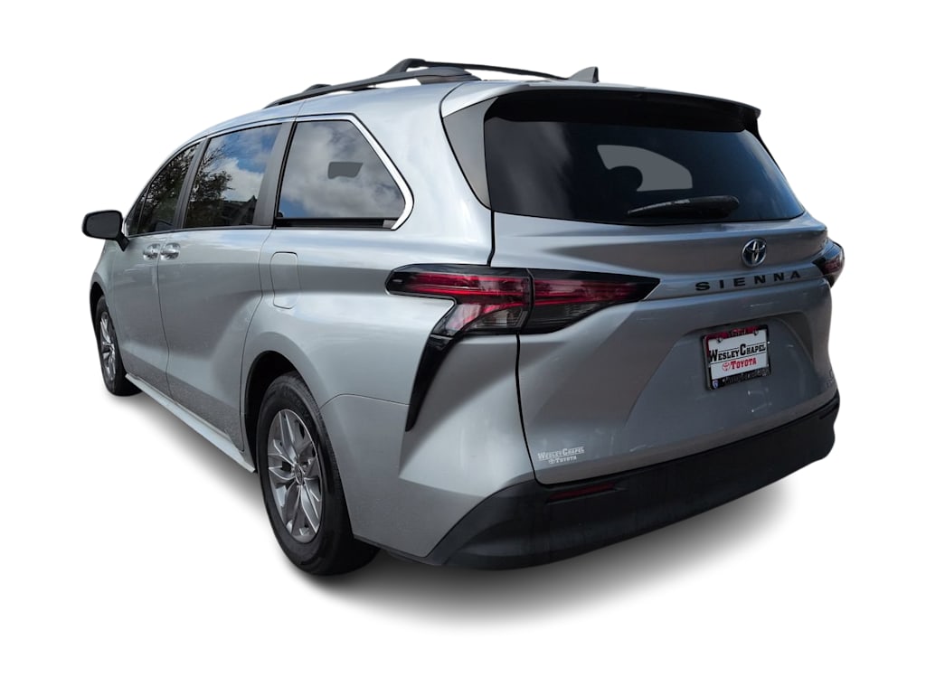 Thumbnail: 2022 Toyota Sienna - 4
